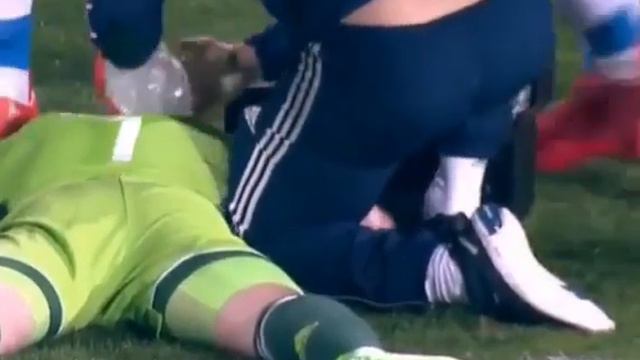 Игорю Акинфееву попадают файером в голову(Жесть!!!!!!!) смотреть онлайн