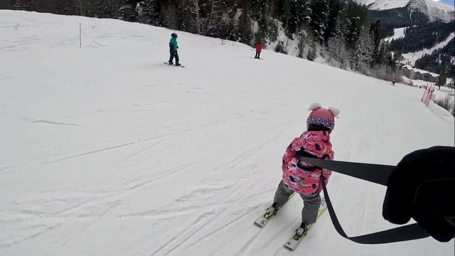Супер день в Архызе. Еще одна трасса для начинающих. Организовали Apres ski детям.