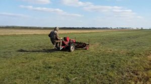 Ленточная ворошилка. Демонстрация самодельной тормозной системы  во время работы  мотоблока.