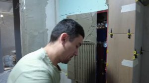 Как установить скрытый люк под плитку