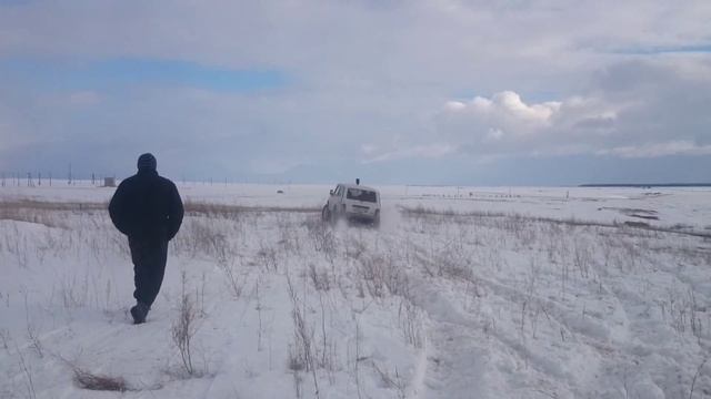 Первый пробный выезд нивы на 16 клапанном 124 моторе