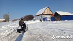 Снегопад, мини-трактор с отвалом снова в деле.