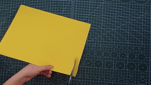Подарок на 8 марта своими руками. Светильник-букет из фоамирана.