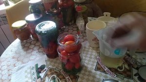 Консервация Помидор с морковной ботвой на зиму