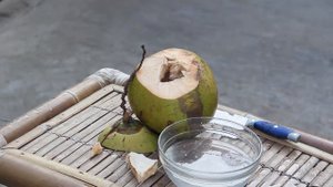Бали #36 Как выбрать и открыть молодой кокос (Chose open and drink Coconut)