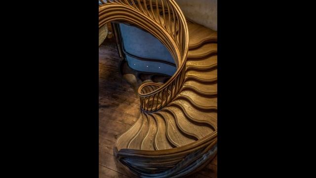 Винтовая лестница. Лестница в доме.
