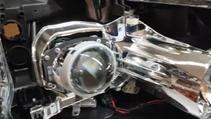 Меняем линзы Honda CR-V. Биксеноновые линзы Hella 3R Premium со скрытой установкой ксенона.