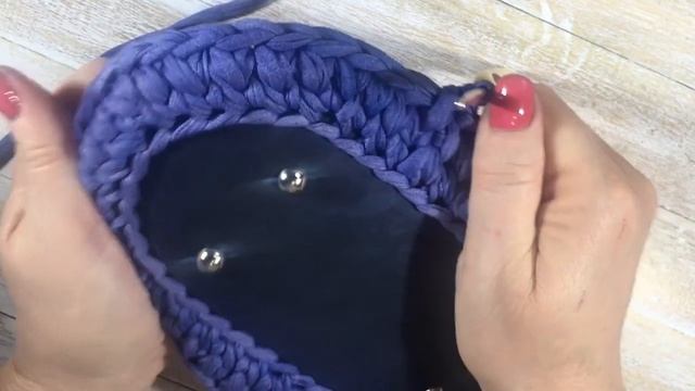 Вяжем сумку из трикотажной пряжи. смотреть онлайн