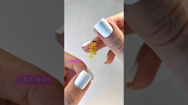 ? Банан из бисера крестиком  Banana beaded cross techic #beading #diycrafts #beads #tutorial #shots