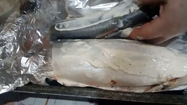 Рыба в фольге. РЫБА - Голец запеченная. смотреть онлайн