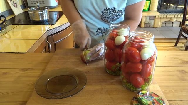 Пoмидopы бoчкoвыe в бaнкe без уксуса / Соленые помидоры на зиму / Заготовки на зиму Рецепты.