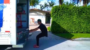 Полицейский Сеня Помогает Поймать Воришку