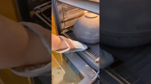 ПЕКУ В ЧУГУНАХ, если не пеку на пекарском камне ?