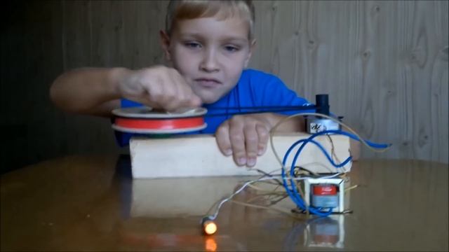 ?  Самодельный ручной электрический генератор на 220 вольт. смотреть онлайн