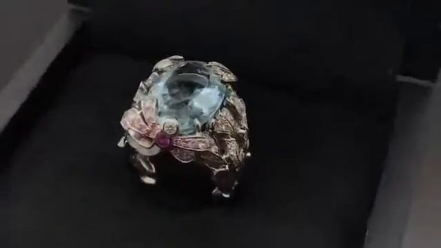 Золотое кольцо с бриллиантами и топазом смотреть онлайн