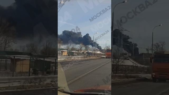 Строящийся дом горит на севере Москвы в районе Молжаниново - Москва 24