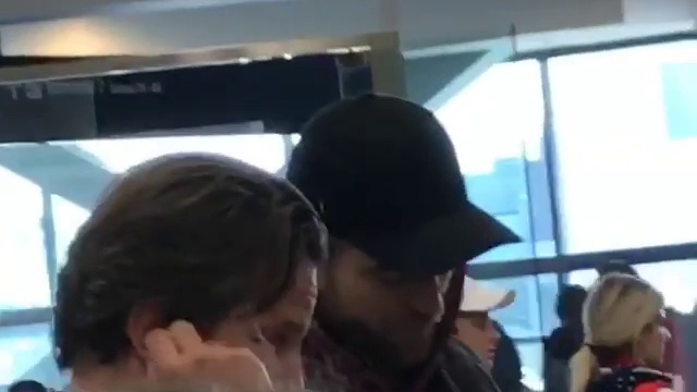 Rob Pattinson at LAX 25/03/2018