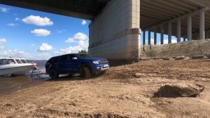 Тяжелый подъем с воды. Ford Ranger T6 2012 года дизель 2.2 + катер Вымпел 5400МС.