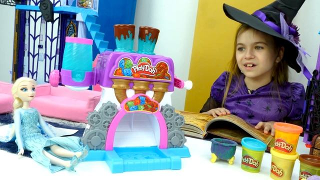Ведьмочка Юлли и Эльза Холодное сердце делают сладости! Игры для девочек Шоколадная фабрика Плей До смотреть онлайн