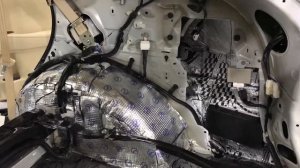 Владелец Лексус Рх 350 недоволен качеством присутствующей на машине шумоизоляции. Будем делать нову