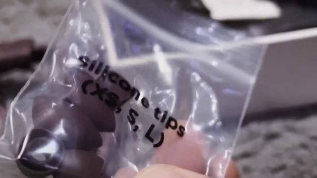 UNBOXING: Bang and Olufsen Beoplay E6 In-Ear headphones смотреть онлайн