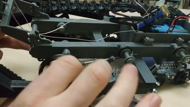 Модель бульдозера ДТ-75 на 3D принтере. Шасси смотреть онлайн