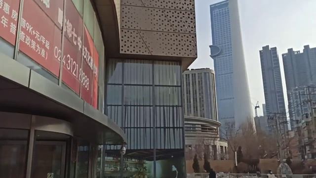 Серп и молот на красном флаге. Да, вы не ошиблись, это Китай. смотреть онлайн