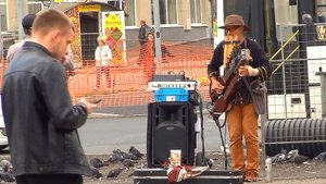 Уличный музыкант