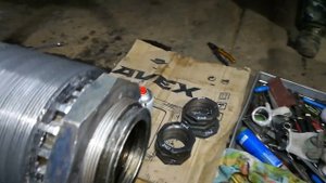 Камаз 6520 обошлась резьба на чулке ступицы нарезаем под ремонтную гайку