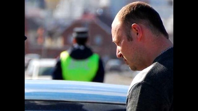 Как поступить - если сзади догнал автомобиль и начал моргать фарами смотреть онлайн