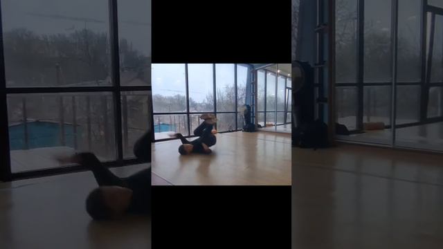 учим новые элементы #брейкданс #breakdance #powermove #combo #повермов #dance #танец