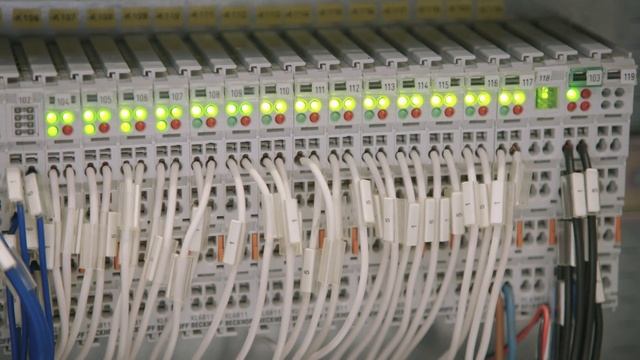 Intelligent DALI lighting control system for highest energy efficiency смотреть онлайн