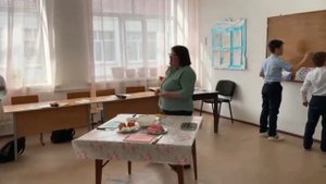 Тема урока: Технология приготовления салатов из овощей и фруктов. Класс: 5 "Б"  Учитель: Аминева У.