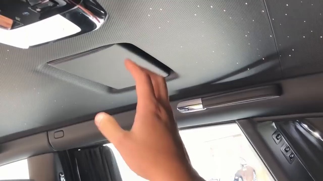 Rolls-Royce Phantom смотреть онлайн