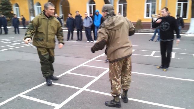 Вход на рычаг локтя от комбинации ударов ножом смотреть онлайн