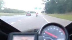 Aprilia RSV Mille R vs Honda CBR 900