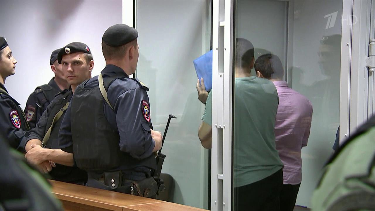Мособлсуд приговорил четырех членов "банды ГТА" к ...ненному заключению, пятого - к 20 годам колонии