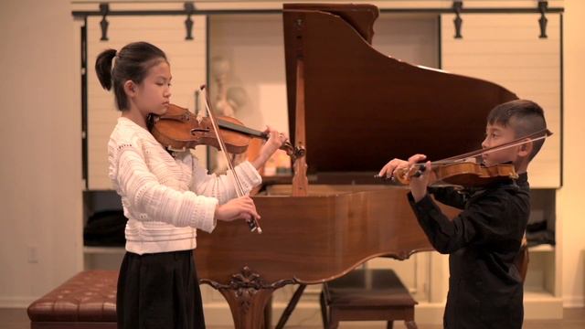 Five Pieces for Two Violins and Piano, Prelude and Gavotte, by D. Shostakovich смотреть онлайн