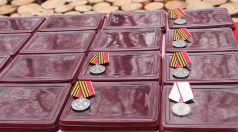 За храбрость и отвагу: освобождавшие Авдеевку военнослужащие получили награды