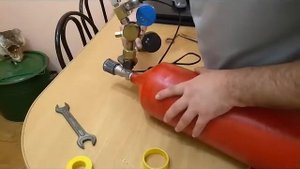 Балонная система подачи СО2 Подключение редуктора с электроклапаном и краном тонкой регулировки