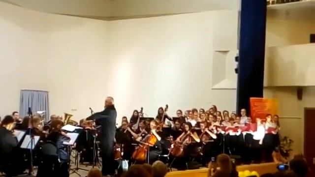 Симфонический оркестр и хор Родник ДМШ им. Йозефа Гайдна Дирижер - Р.Агаронян   2017 год.