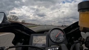 Honda cbr 954 rr Faer300км.ч. 5 минут из жизни мотоциклиста бывает интереснее жизни некоторых людей