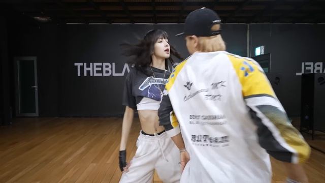 TAEYANG - ‘Shoong! (feat. LISA of BLACKPINK)’ DANCE PRACTICE VIDEO