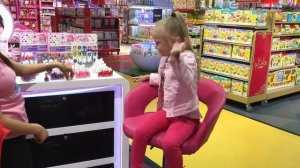 Алиса пришла в КЛАССНЫЙ  Магазин с Игрушками для детей или Glitza toy for kids