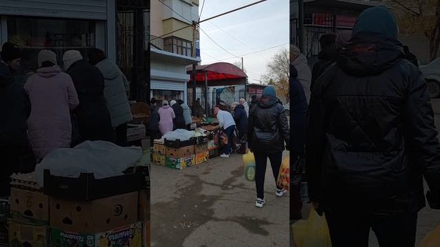 110623 Уральск. Базар - рынок находится рядом с железнодорожным вокзалом