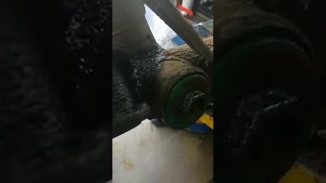 Выдавливание пробки рулевой рейки Ford