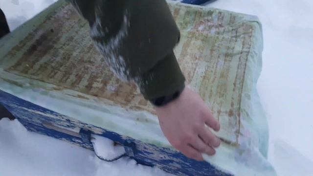 проверка корма, пчёл зимующих на воле. смотреть онлайн