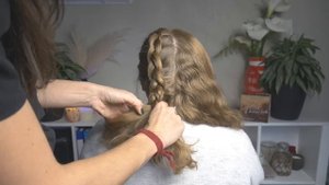 АСМР Приятное расчесывание и успокаивающее плетение косичек