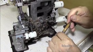 Как открыть пластиковый корпус оверлока Brother 3034D. Видео № 423.