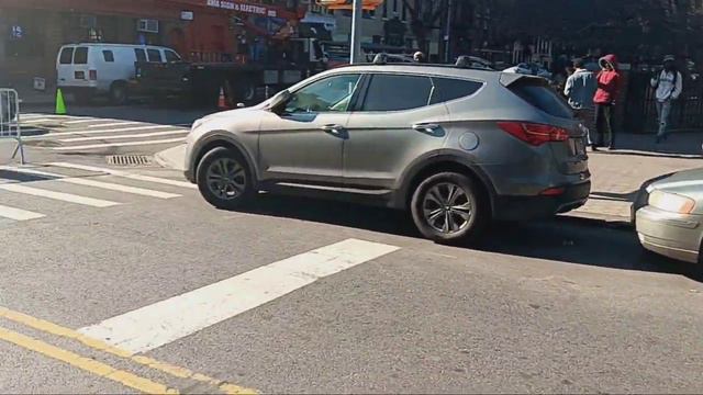 Tompkins Square Park used as a hub by Migrants. смотреть онлайн